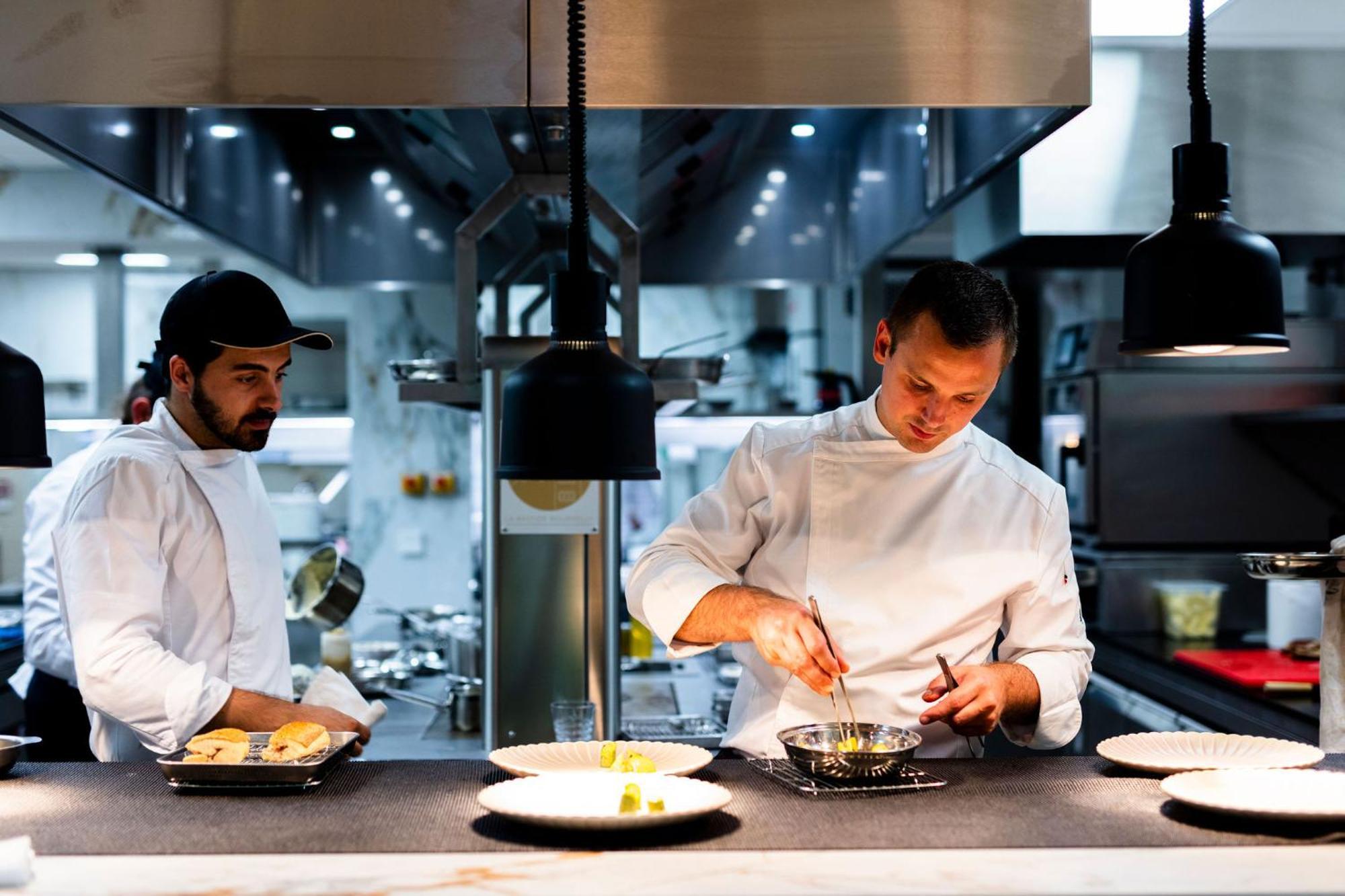 Hotel Et Restaurant La Bastide Bourrelly - Mathias Dandine