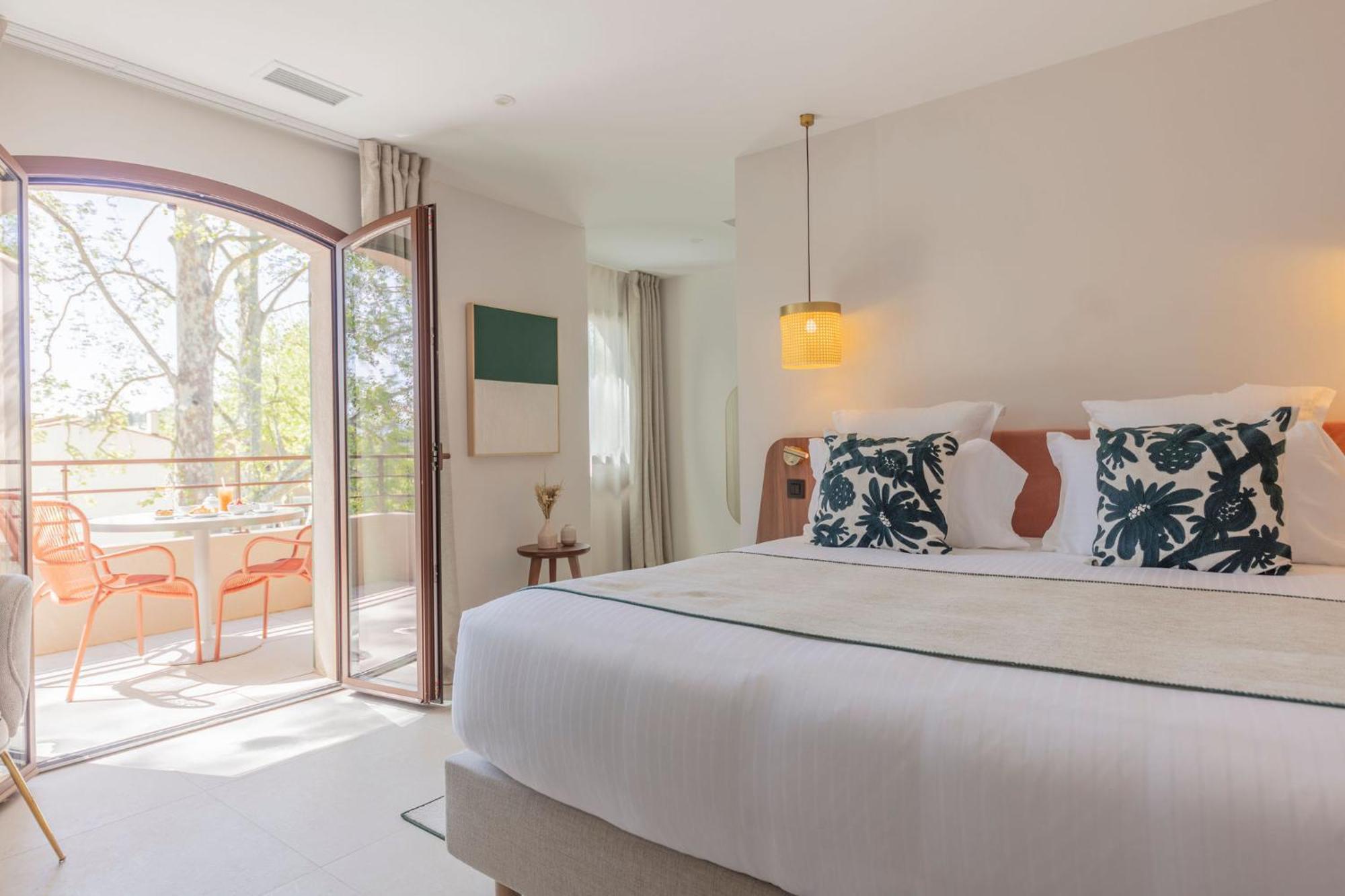 Hotel Et Restaurant La Bastide Bourrelly - Mathias Dandine