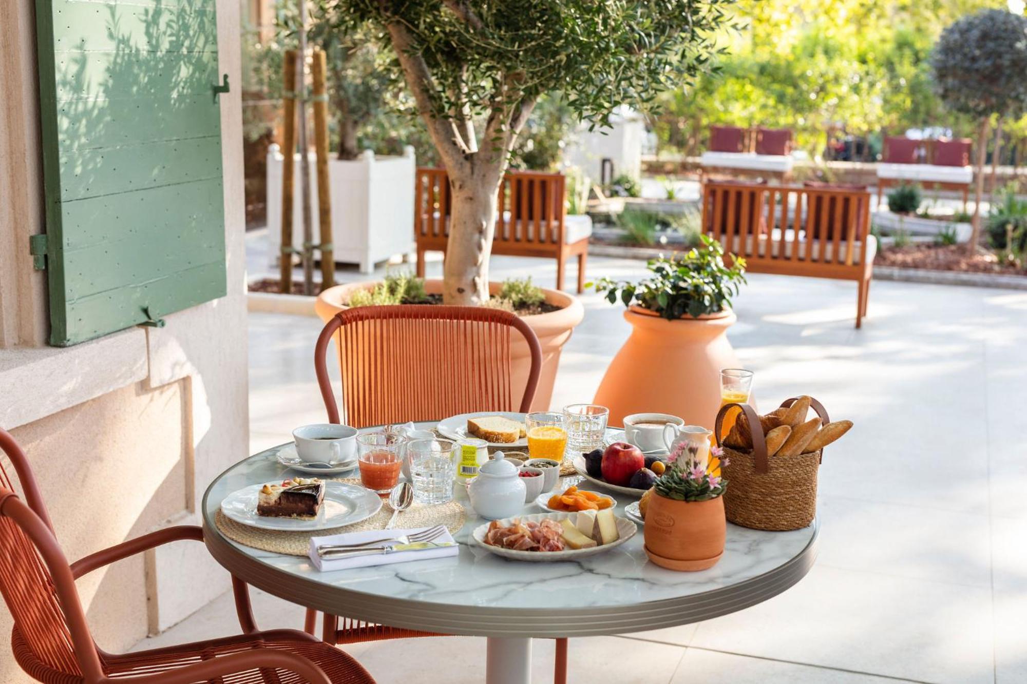 Et Restaurant La Bastide Bourrelly - Mathias Dandine 5*