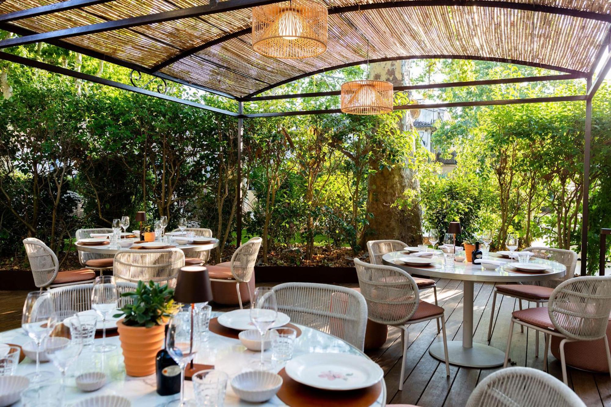Hotel Et Restaurant La Bastide Bourrelly - Mathias Dandine