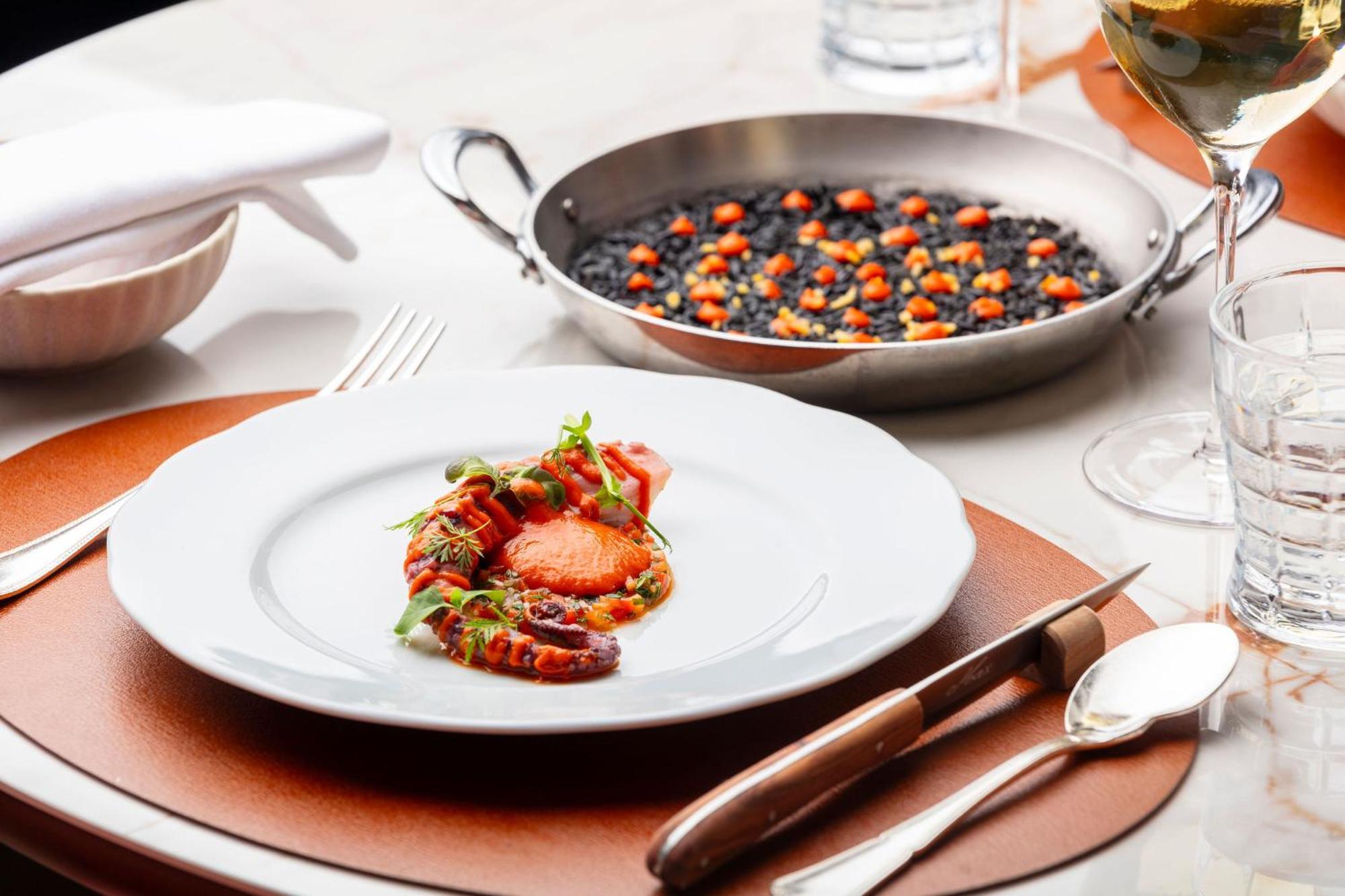 Hotel Et Restaurant La Bastide Bourrelly - Mathias Dandine 5*